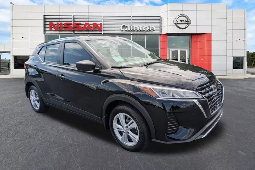 2025 Nissan Kicks Play S photo 1