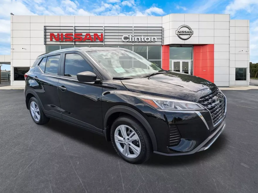 2025 Nissan Kicks Play S photo 1