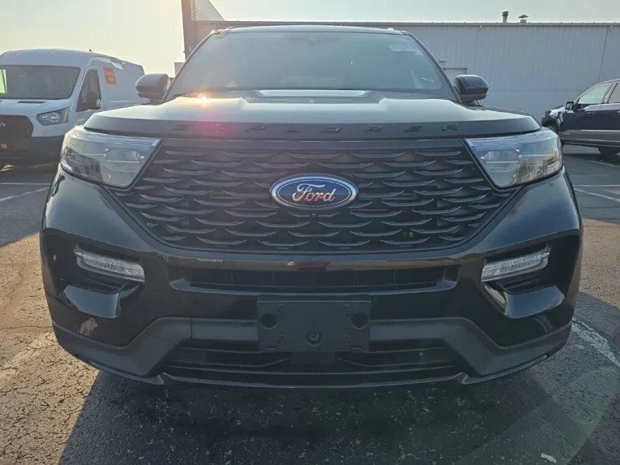 2023 Ford Explorer ST-Line photo 1