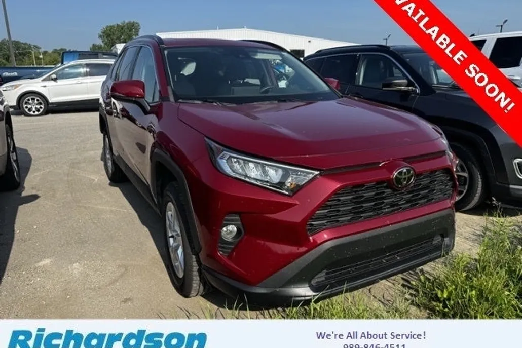 2021 Toyota RAV4 XLE photo 1