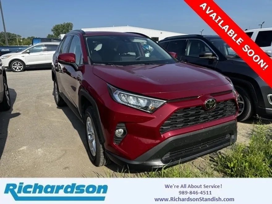 2021 Toyota RAV4 XLE photo 1