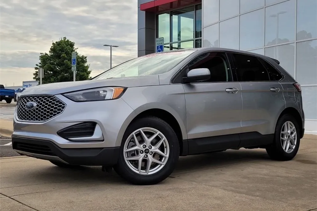 2024 Ford Edge SEL photo 1