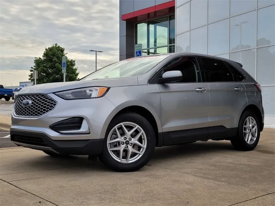 2024 Ford Edge SEL photo 1