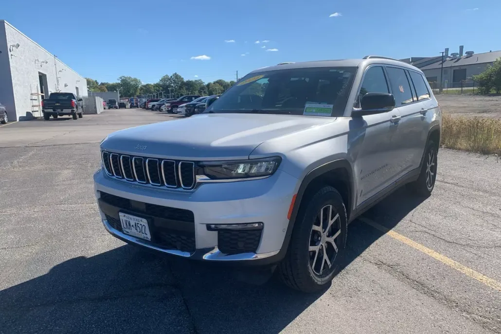 2024 Jeep Grand Cherokee Limited photo 1
