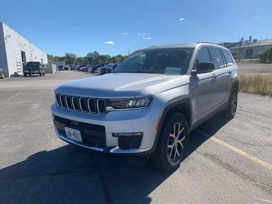 2024 Jeep Grand Cherokee Limited photo 1