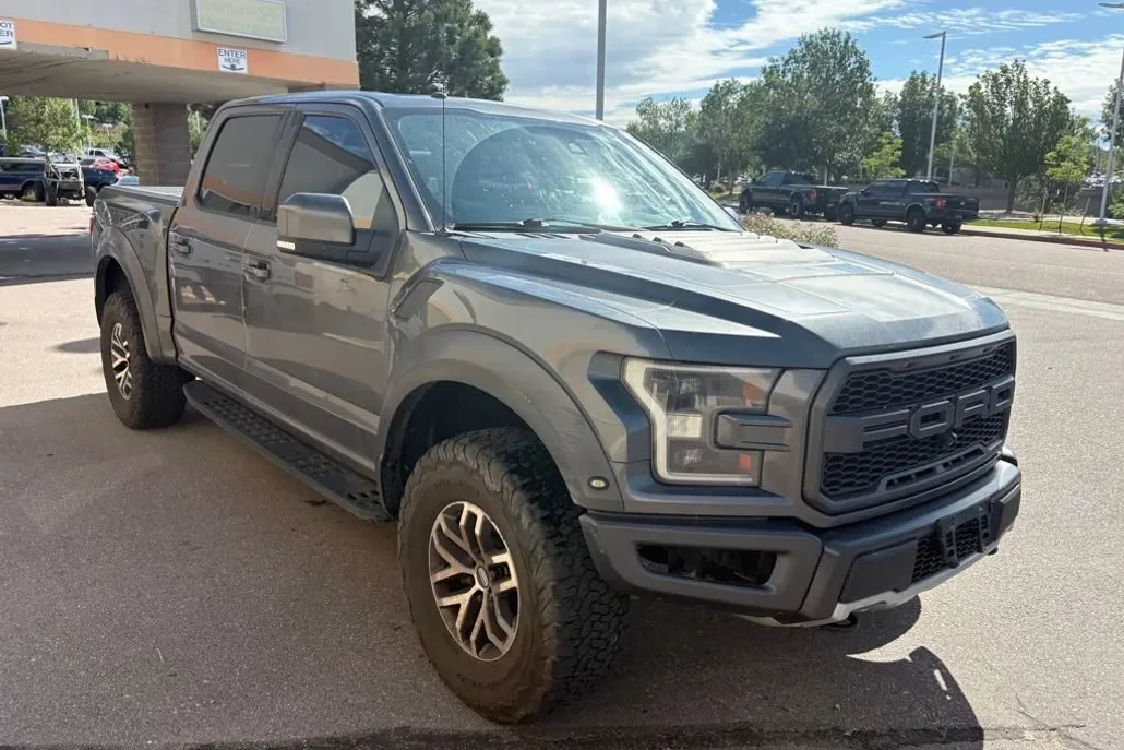 2023 Ford F-150 Lightning Lariat photo 1