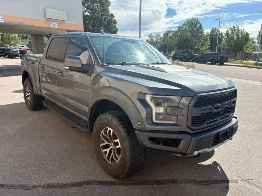2023 Ford F-150 Lightning Lariat photo 1