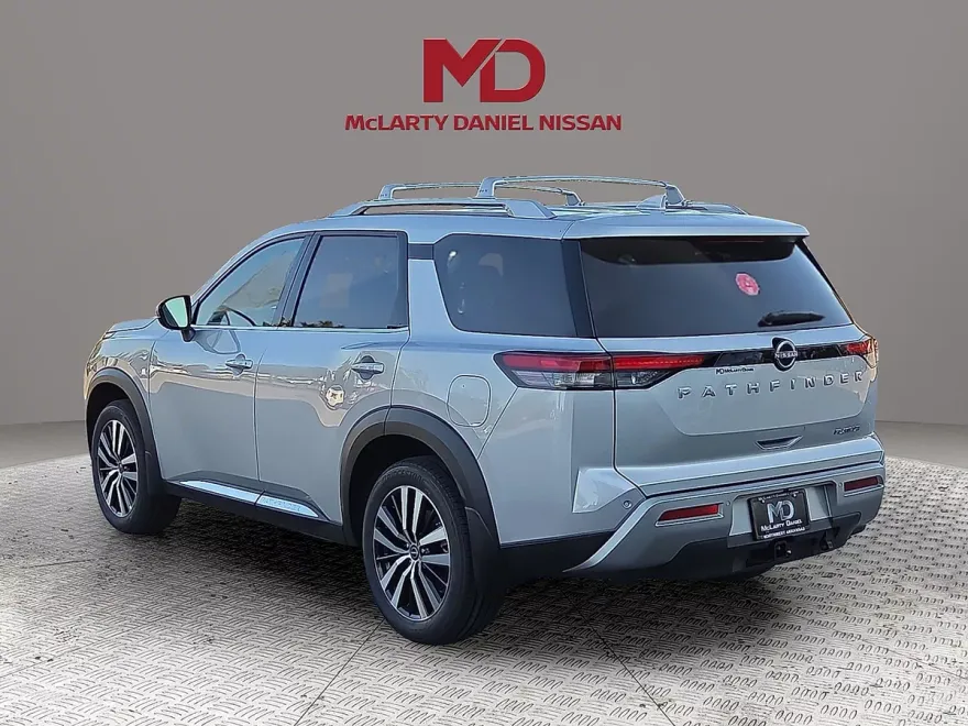 2025 Nissan Pathfinder Platinum photo 1