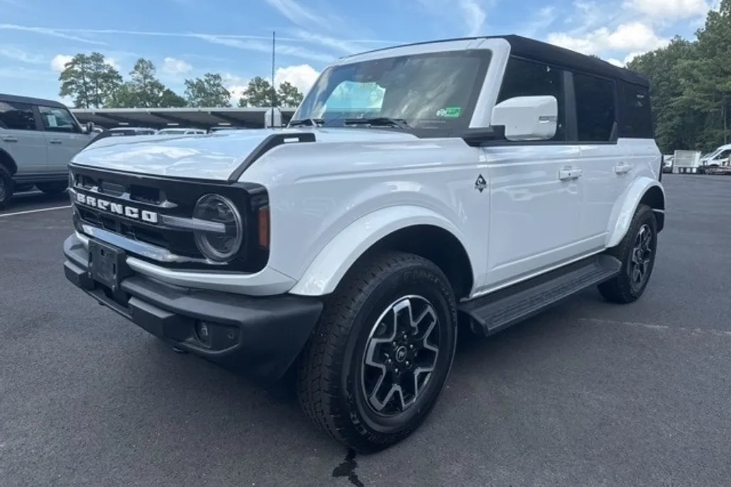 2025 Ford Bronco Outer Banks photo 1