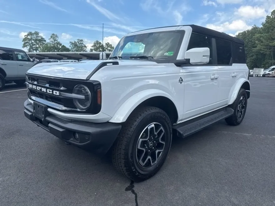 2025 Ford Bronco Outer Banks photo 1