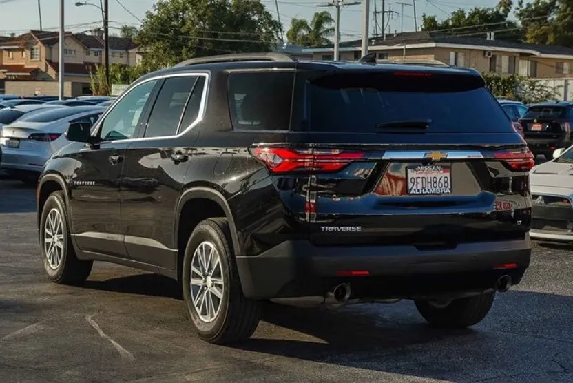 2023 Chevrolet Traverse LS Cloth photo 1