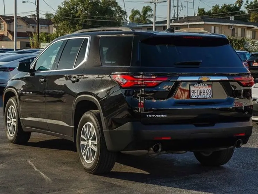 2023 Chevrolet Traverse LS Cloth photo 1