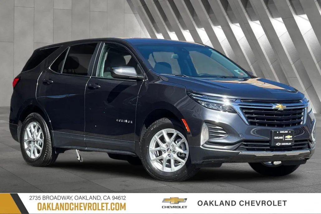 2023 Chevrolet Equinox LT photo 1