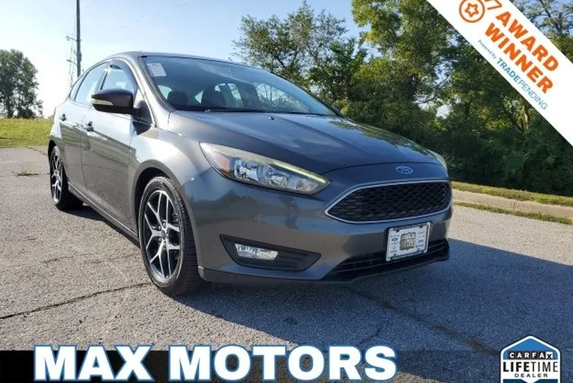 2017 Ford Focus SEL photo 1