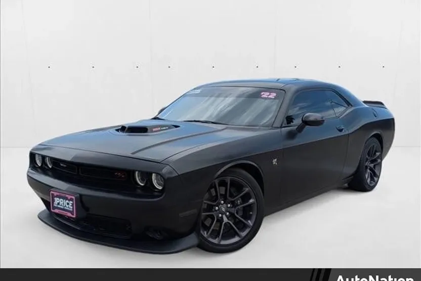 2022 Dodge Challenger R/T Scat Pack photo 1