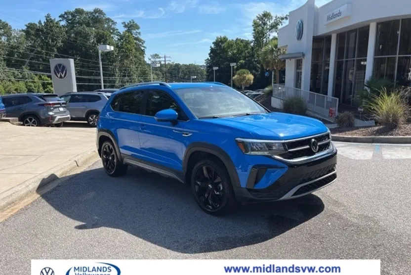 2023 Volkswagen Taos SE photo 1