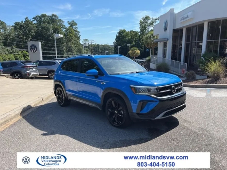 2023 Volkswagen Taos SE photo 1