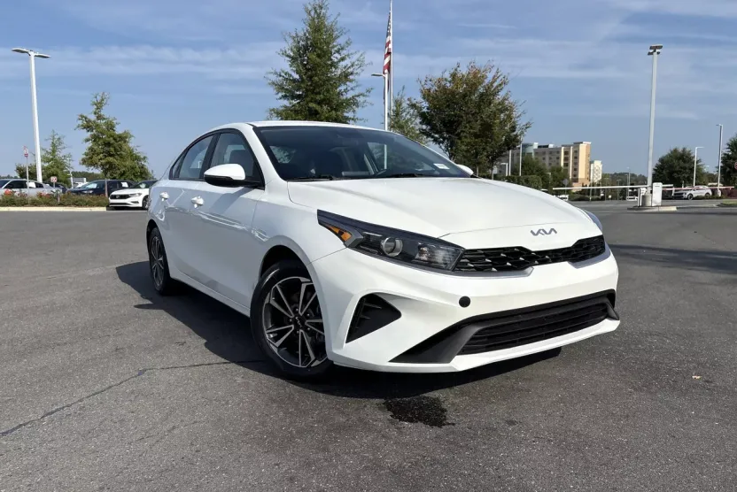 2022 Kia Forte LXS photo 1