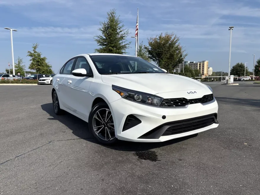 2022 Kia Forte LXS photo 1