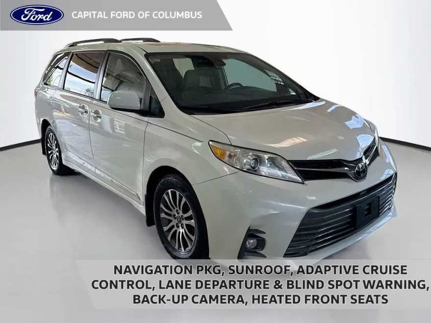 2020 Toyota Sienna XLE photo 1