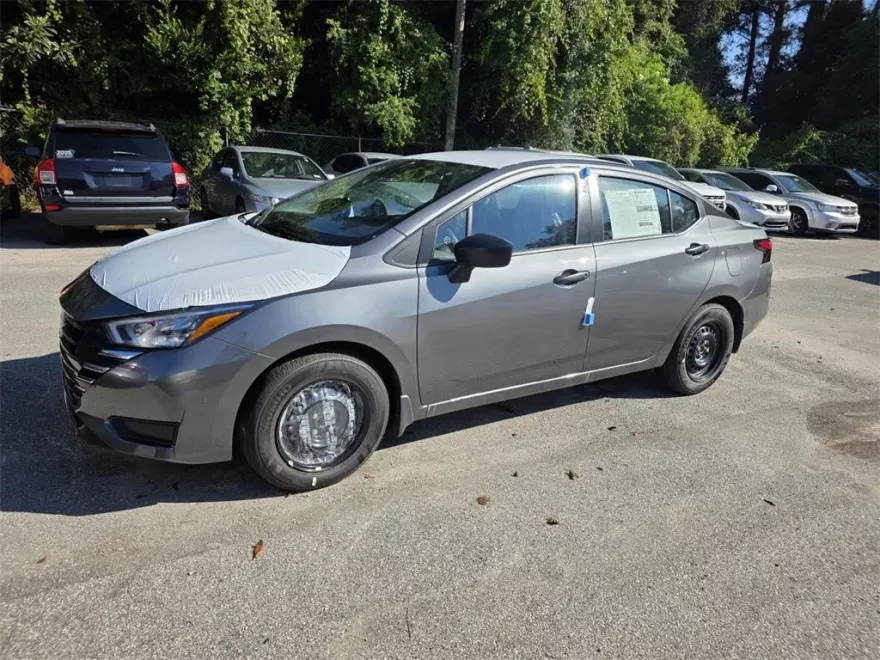 2025 Nissan Versa 1.6 S photo 1