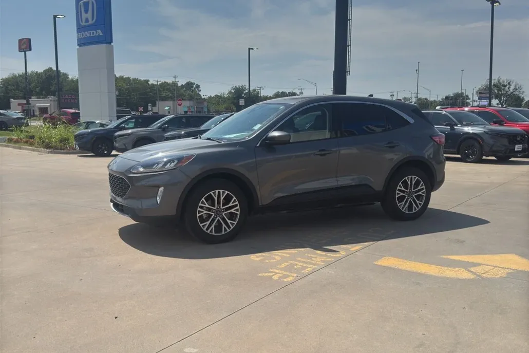 2022 Ford Escape SEL photo 1