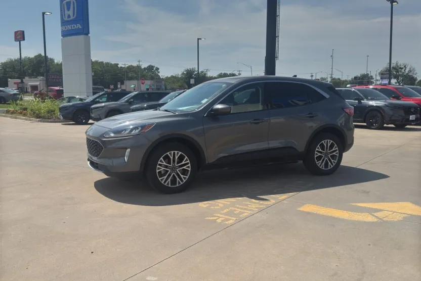 2022 Ford Escape SEL photo 1