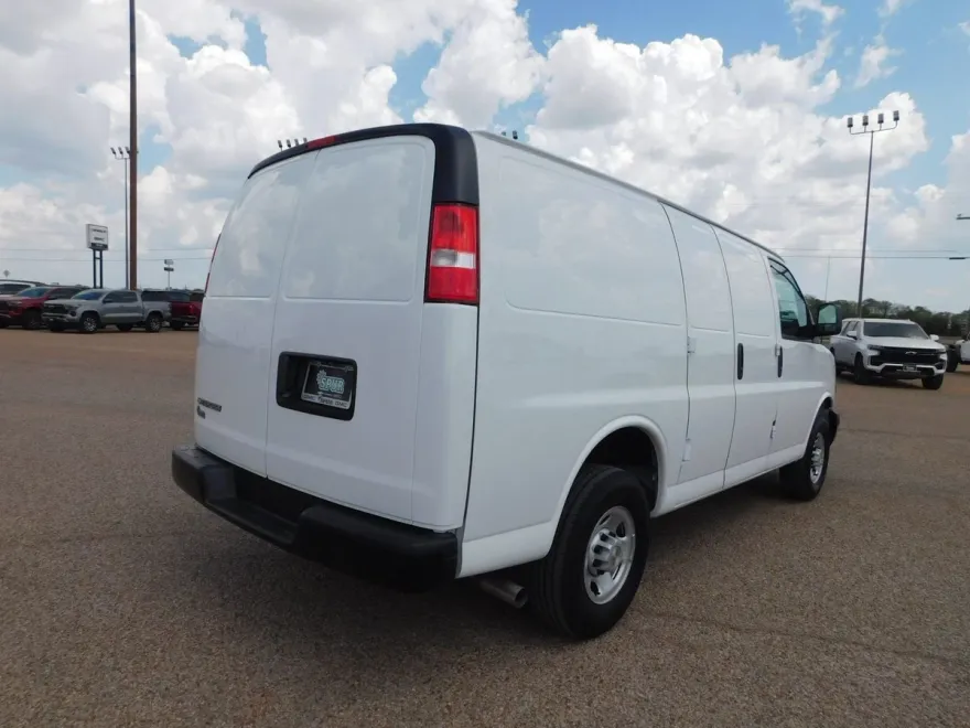 2024 Chevrolet Express Cargo 2500 photo 1