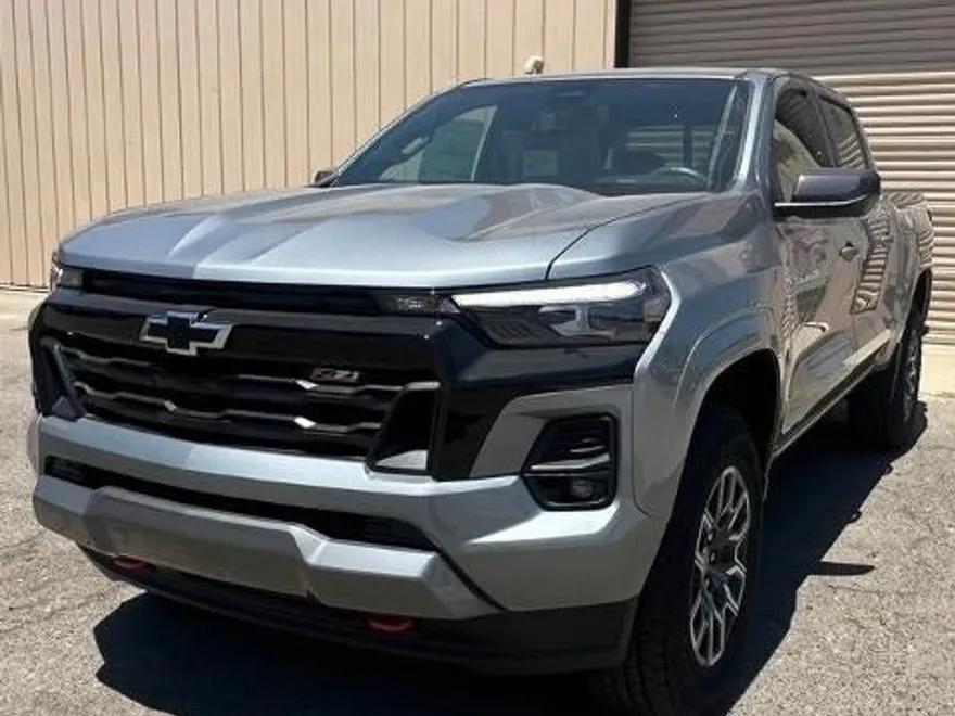 2025 Chevrolet Colorado Z71 photo 1