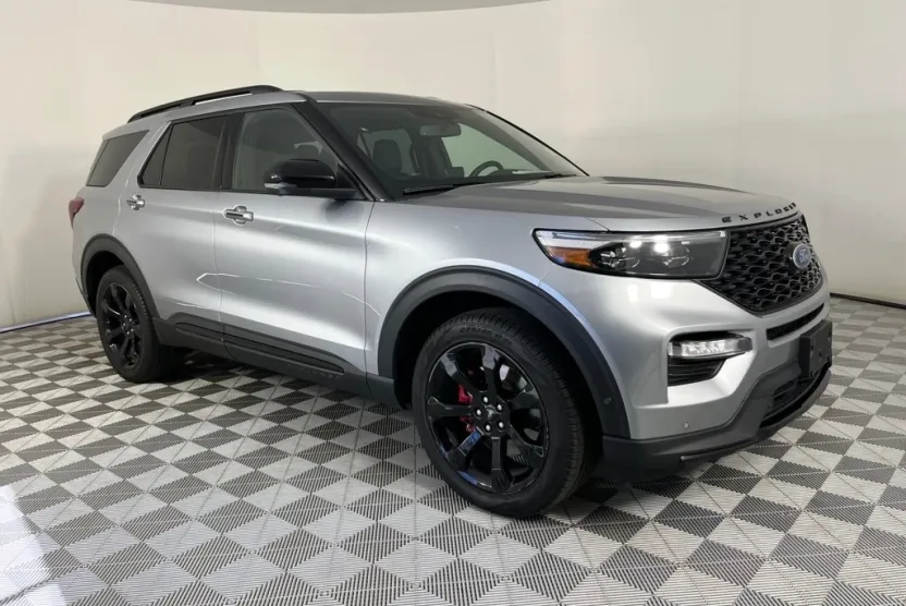 2022 Ford Explorer ST photo 1