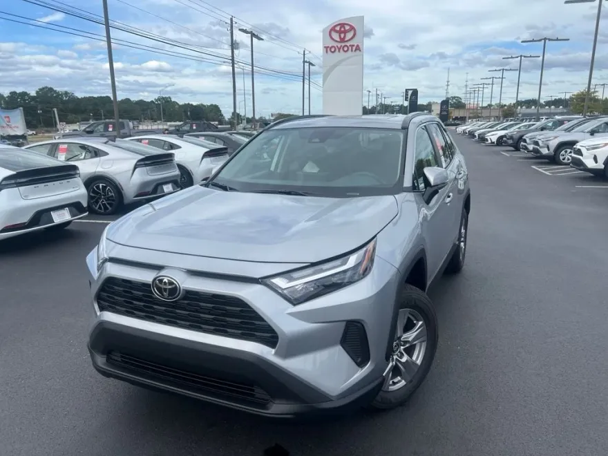 2025 Toyota RAV4 XLE photo 1