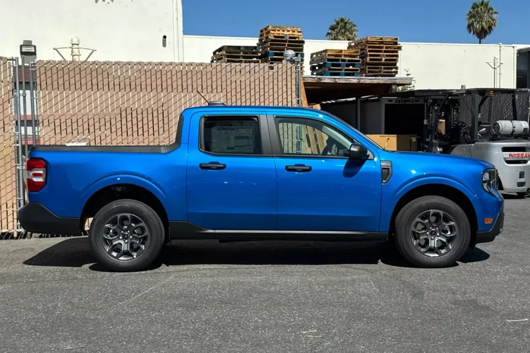 2025 Ford Maverick XLT photo 1