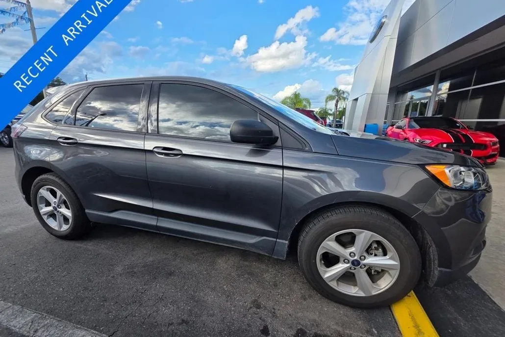 2020 Ford Edge SE photo 1