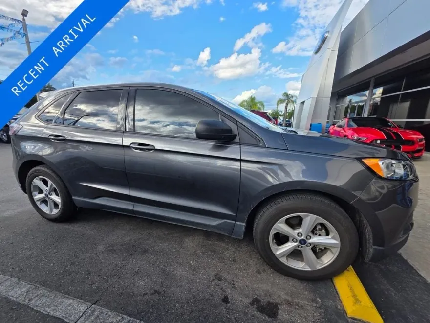 2020 Ford Edge SE photo 1