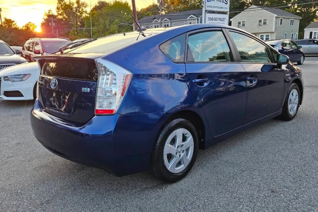 2010 Toyota Prius Two photo 1