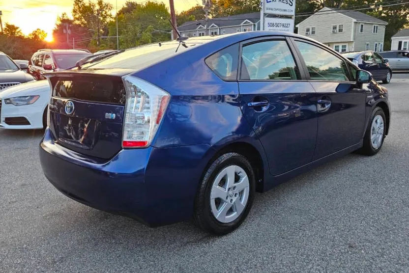 2010 Toyota Prius Two photo 1