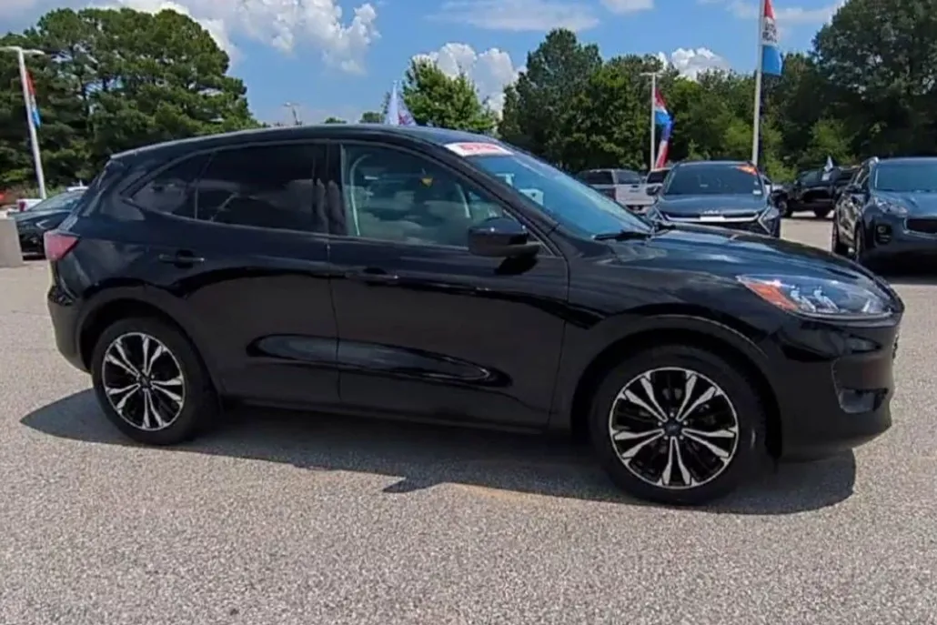 2022 Ford Escape SE photo 1