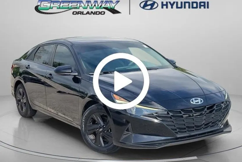 2022 Hyundai Elantra SEL photo 1