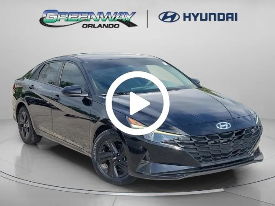 2022 Hyundai Elantra SEL photo 1