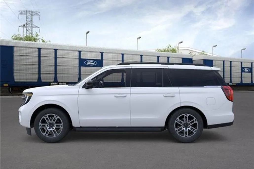2025 Ford Expedition photo 1
