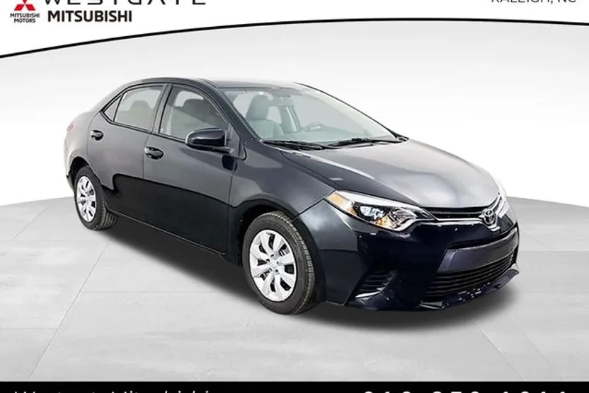 2016 Toyota Corolla LE photo 1