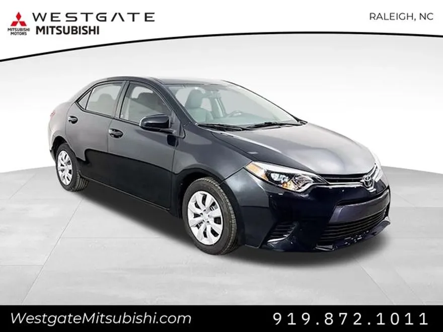 2016 Toyota Corolla LE photo 1
