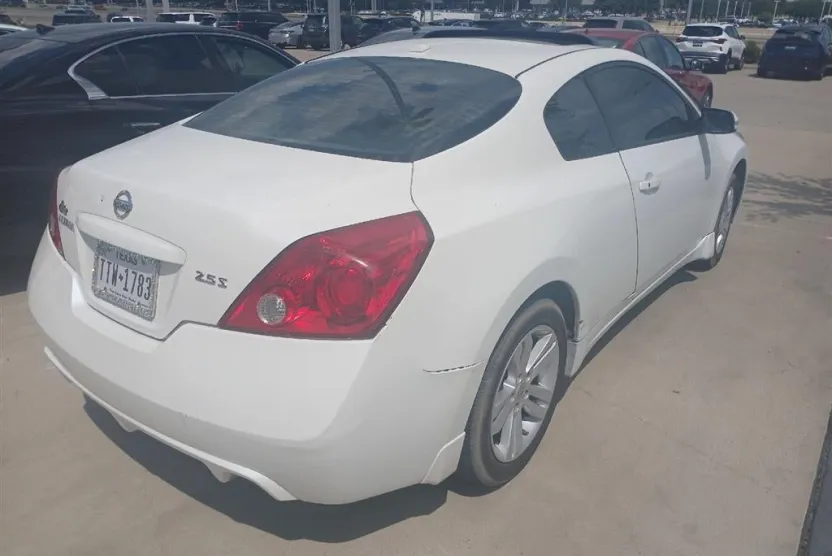 2011 Nissan Altima 2.5 S photo 1