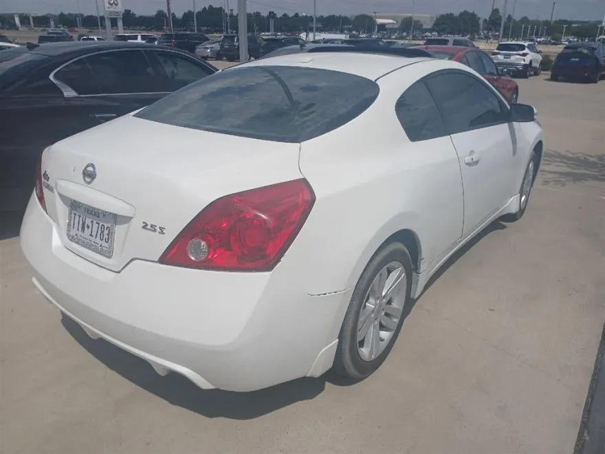 2011 Nissan Altima 2.5 S photo 1