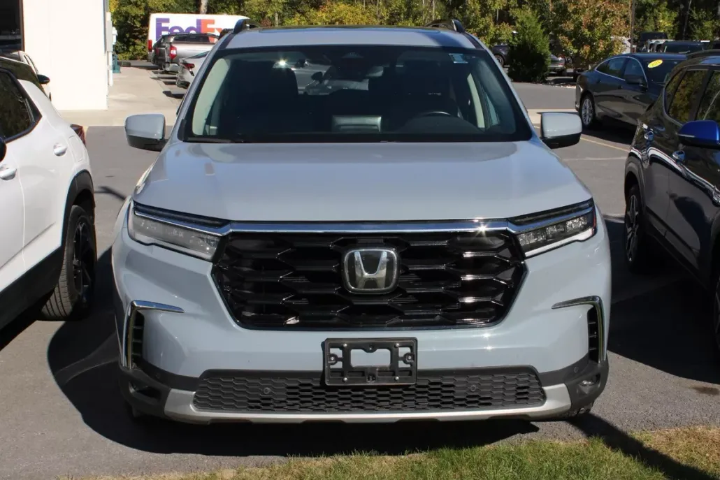 2024 Honda Pilot Touring photo 1