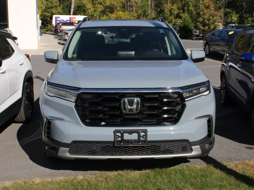 2024 Honda Pilot Touring photo 1