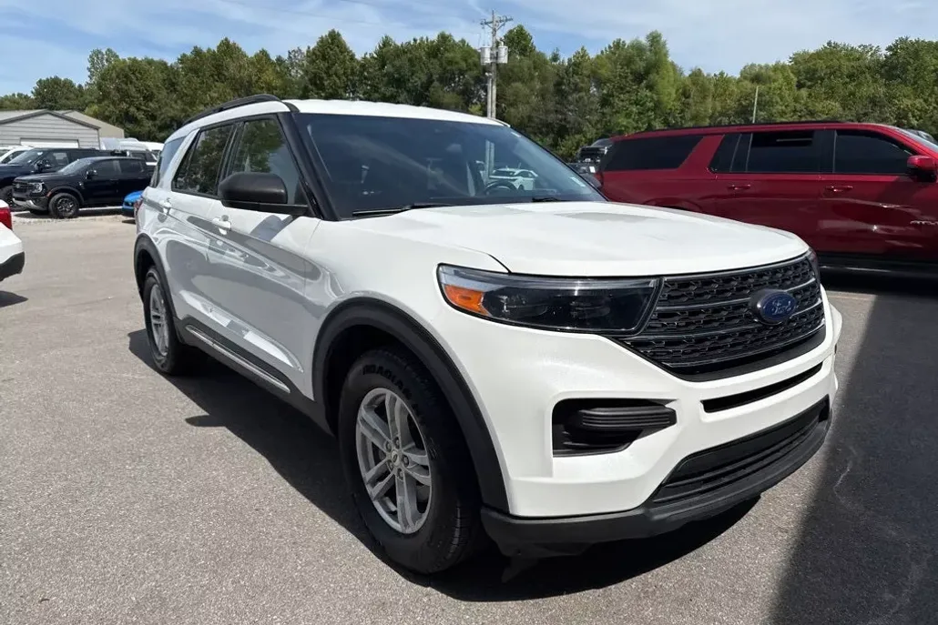 2022 Ford Explorer XLT photo 1