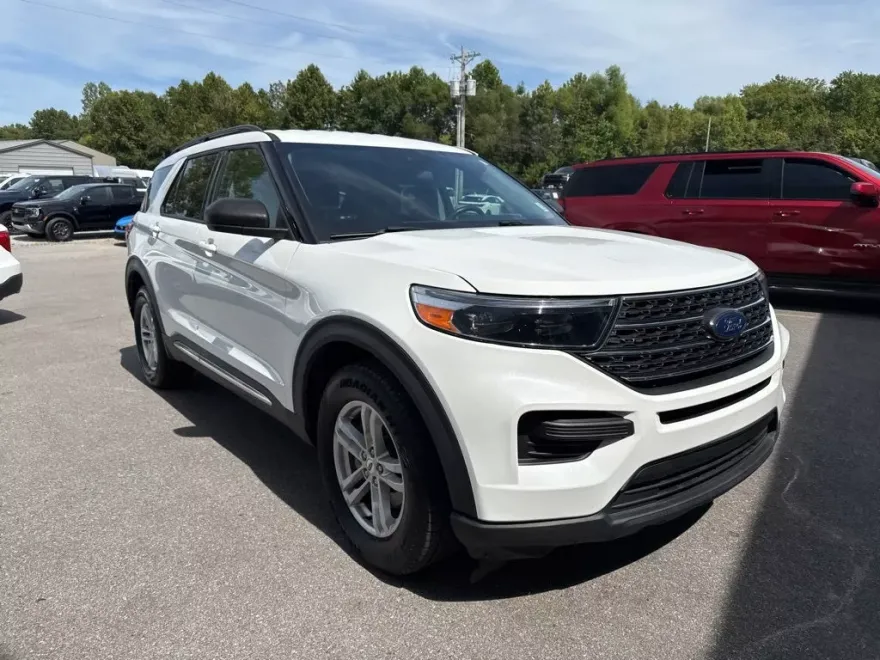 2022 Ford Explorer XLT photo 1
