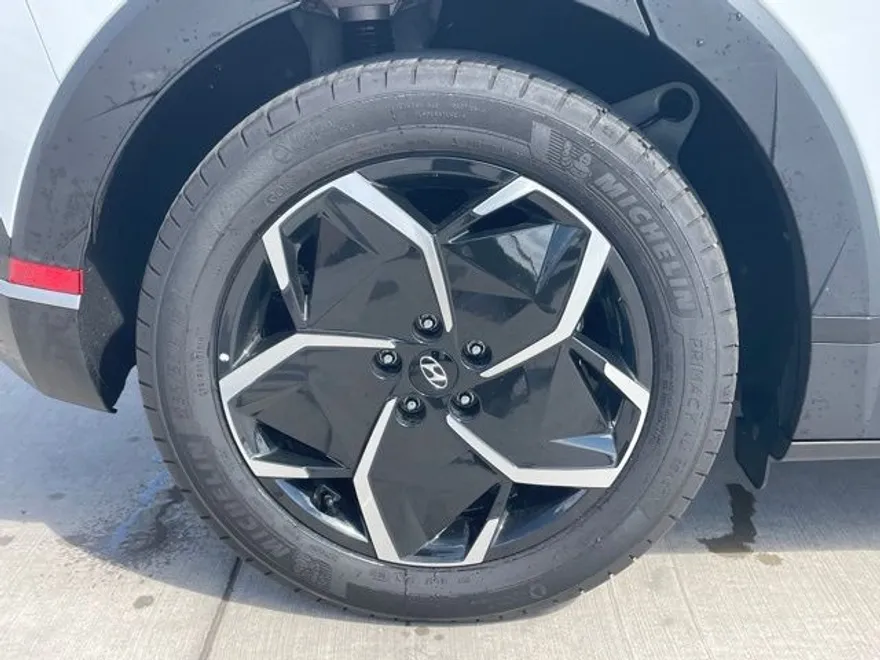 2024 Hyundai Ioniq 5 SEL photo 1