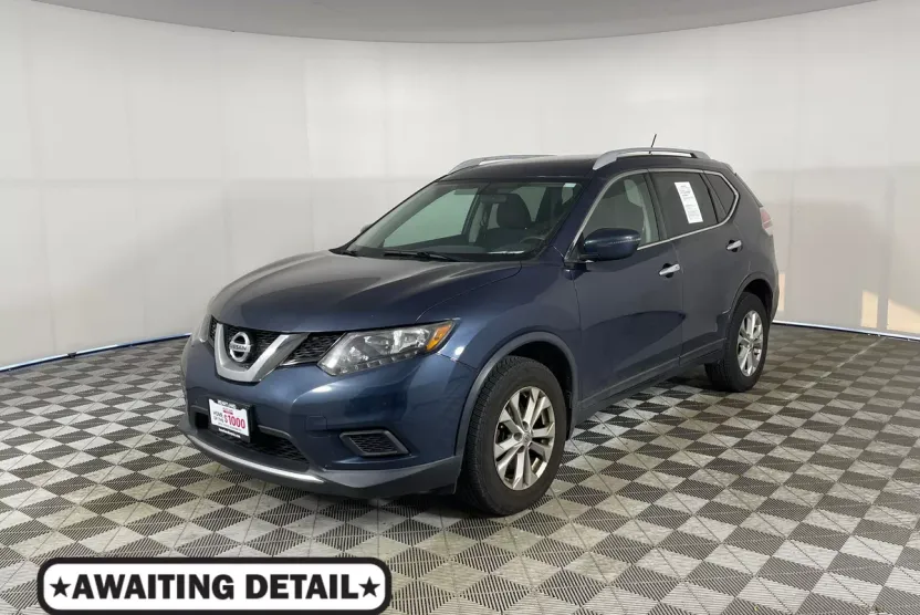 2016 Nissan Rogue SV photo 1